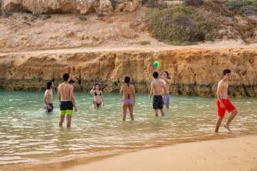 Z Pafos w kierunku Ayia Napa Marathon z Lefkarą, odrobiną wina i oliwy