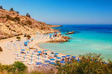 Z Pafos w kierunku Ayia Napa Marathon z Lefkarą, odrobiną wina i oliwy