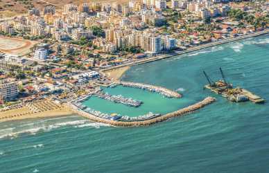 Z Pafos w kierunku Ayia Napa Marathon z Lefkarą, odrobiną wina i oliwy
